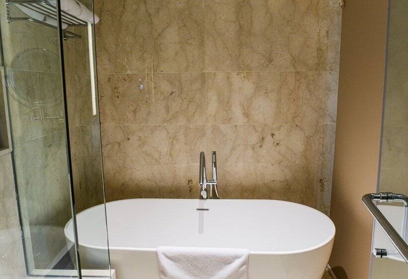 هتل Marianna Resort & Convention Tuktuk Samosir