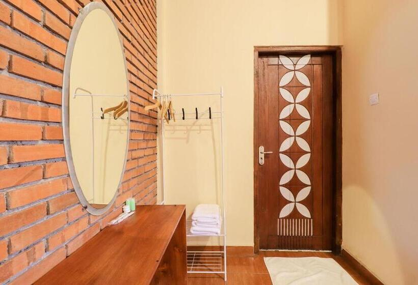 Отель Ndalem Ayem Syariah