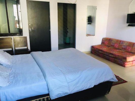 Отель Roopam Palace