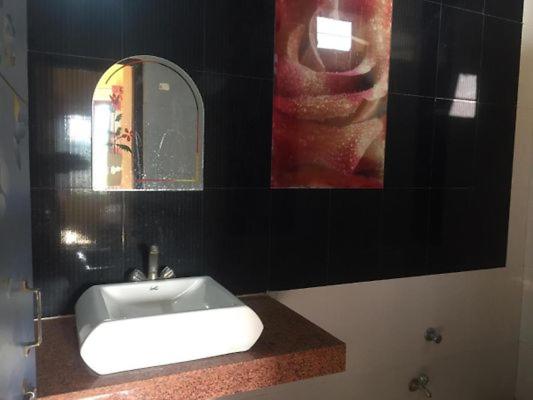 Отель Roopam Palace