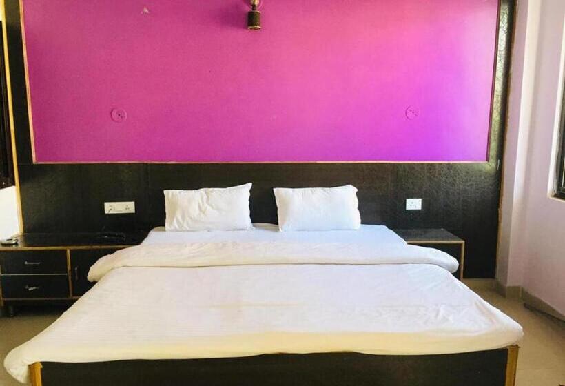 Отель Roopam Palace