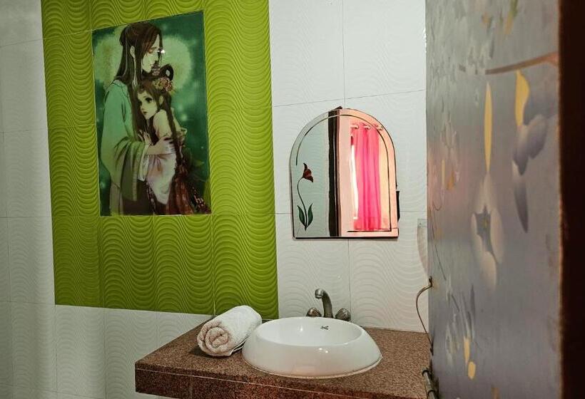 Отель Roopam Palace