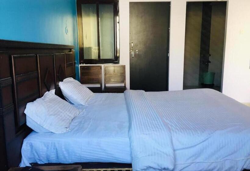 Отель Roopam Palace