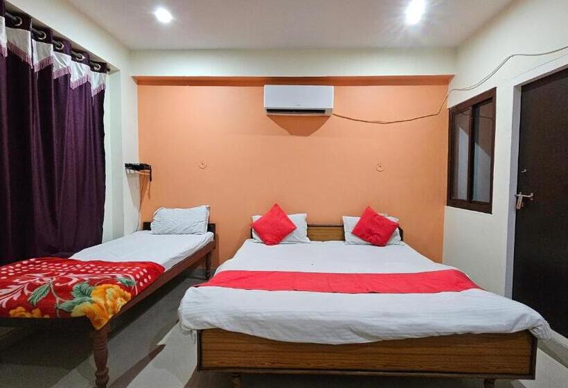 Отель Roopam Palace