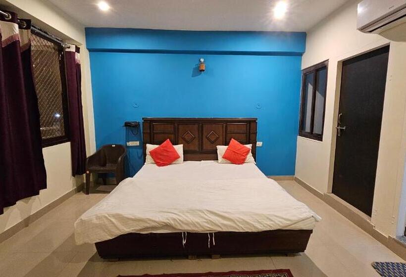 Отель Roopam Palace