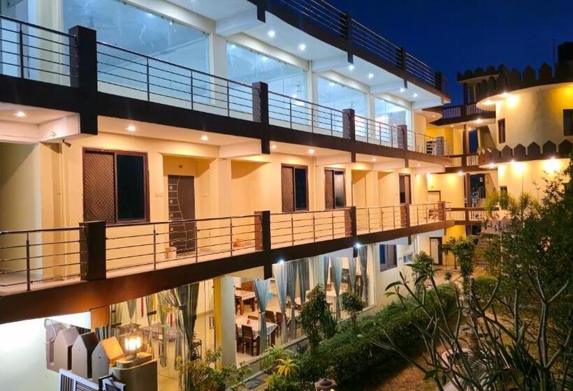 Отель Roopam Palace