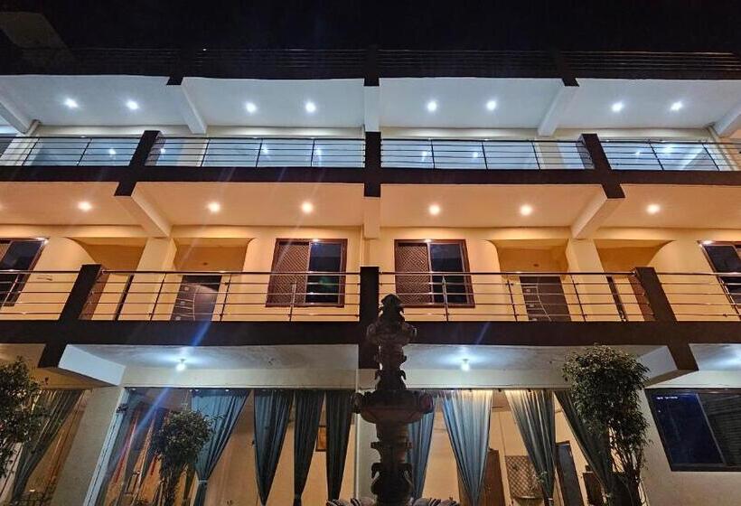 Отель Roopam Palace