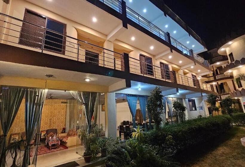 Отель Roopam Palace