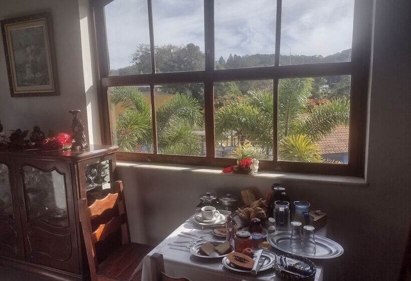 Отель Sacra Familia