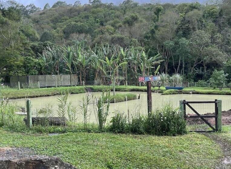 Отель Sacra Familia