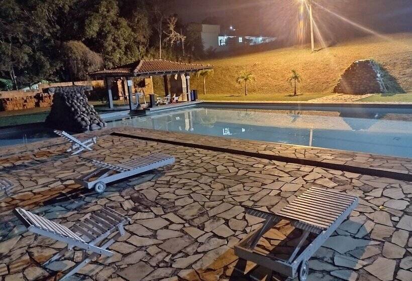 Отель Sacra Familia