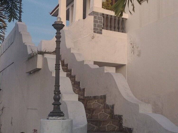 Отель Sacra Familia