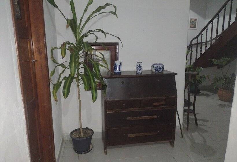 Отель Sacra Familia