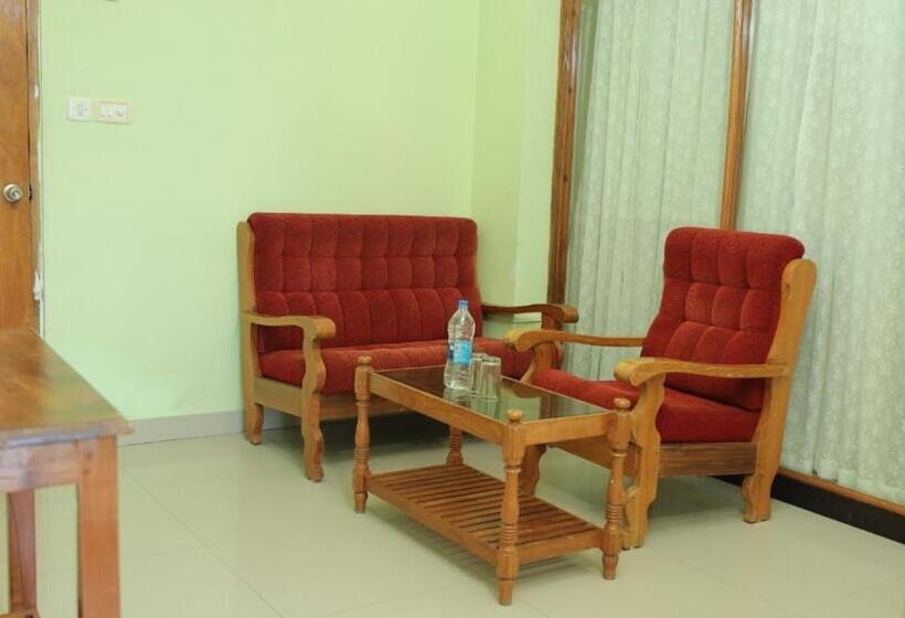 فندق Sea Star Beach Resort Kovalam