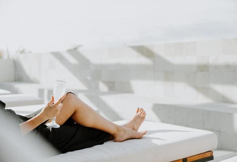 ホテル The Komu Canggu Bali