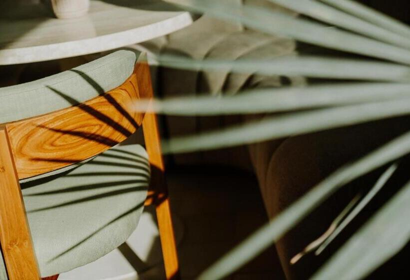 ホテル The Komu Canggu Bali