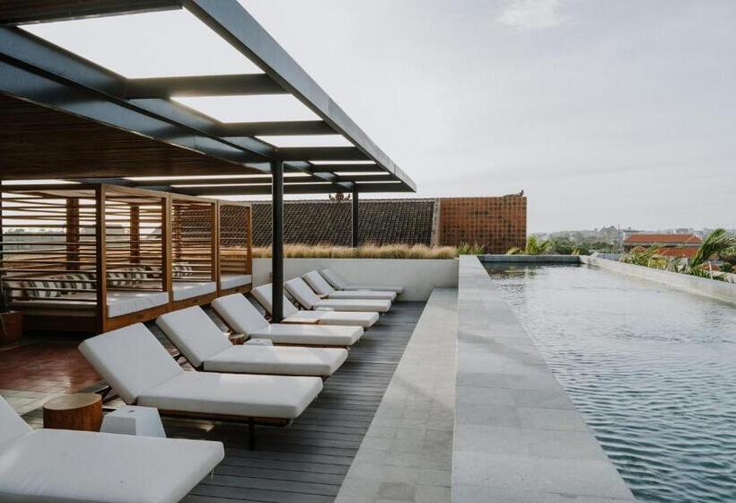 ホテル The Komu Canggu Bali