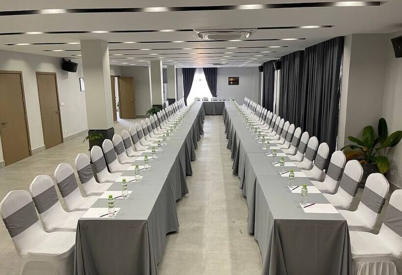 ホテル The Square Kampot