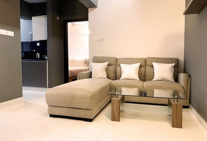 Отель Transit Suites By Grandwest