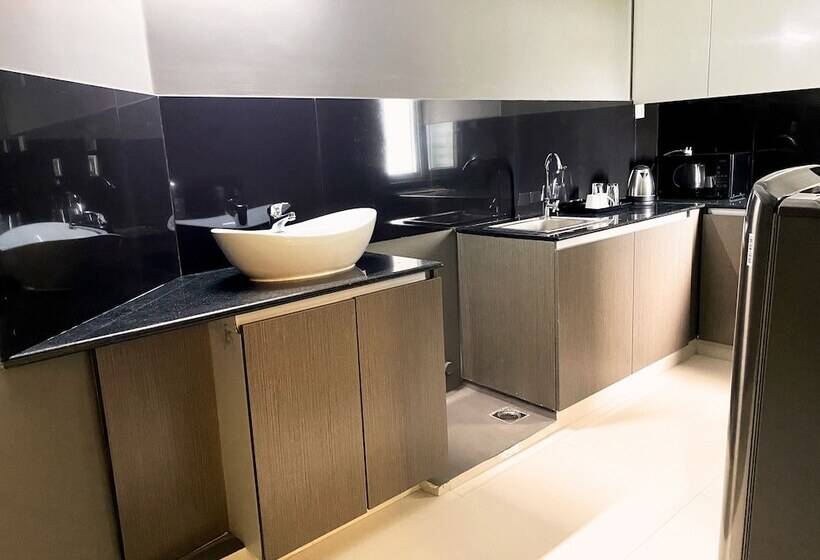 Отель Transit Suites By Grandwest