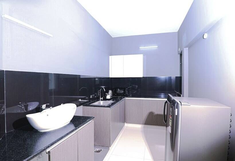 Отель Transit Suites By Grandwest