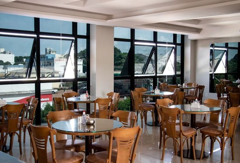 Отель Universal