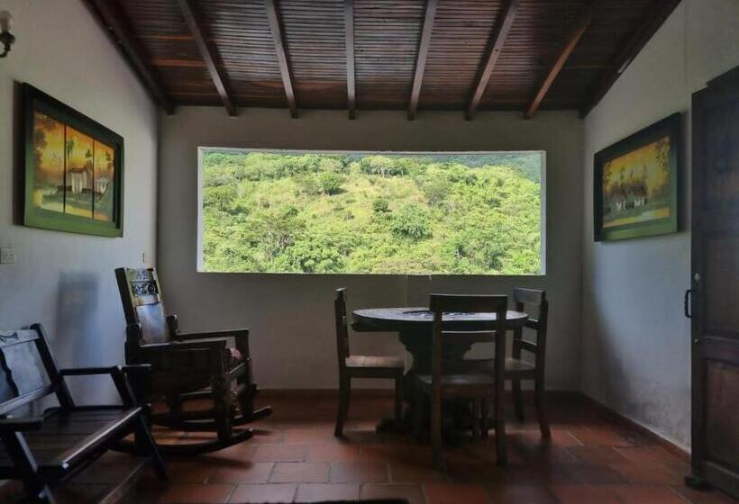 فندق Villa Lucila