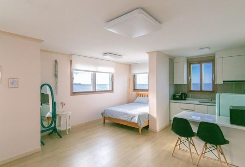 Jeju Hello Sea Pension