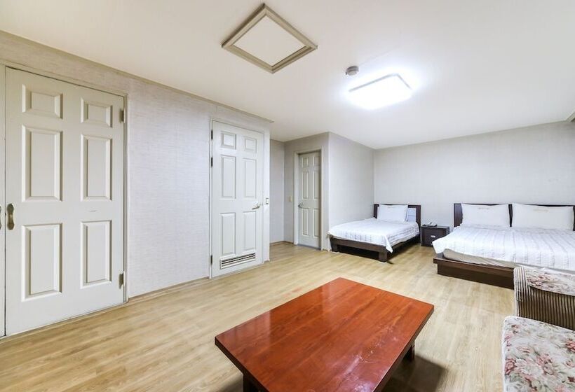 מוטל Donghae Maritime Tourism