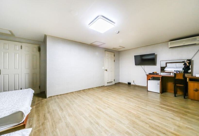 מוטל Donghae Maritime Tourism