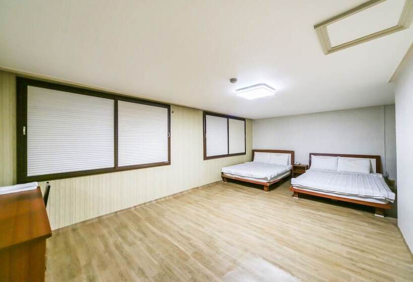 מוטל Donghae Maritime Tourism