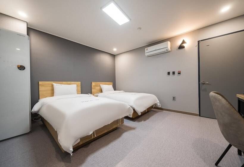 Мотель Gwangju Sangmu Hotel Su