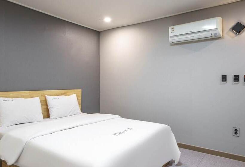 Мотель Gwangju Sangmu Hotel Su