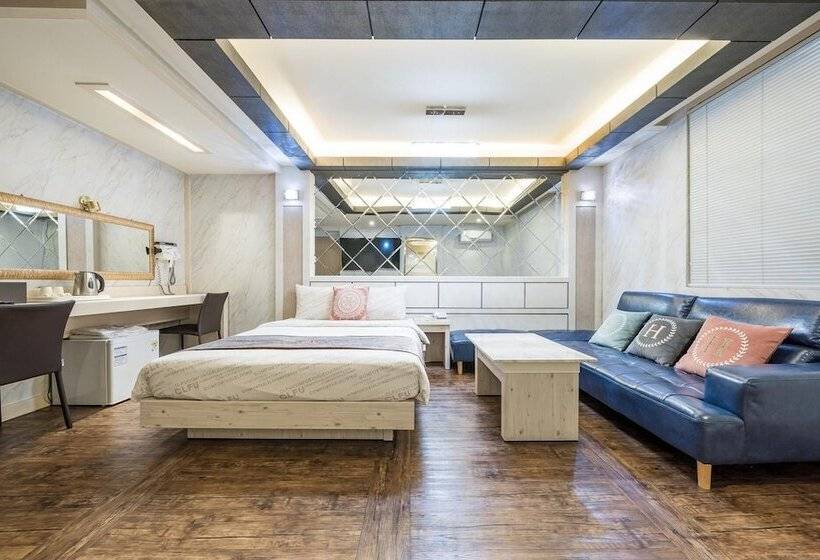 فندق على الطريق Jinju Casa