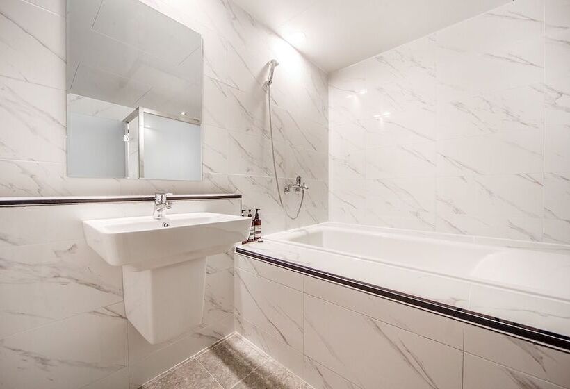 فندق على الطريق Jinju Hotel Servi