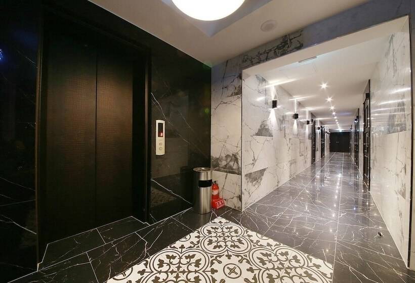 فندق على الطريق Namyangju California