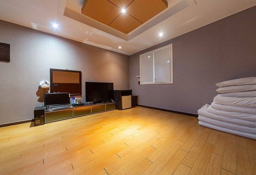 Мотель Seosan Neotel