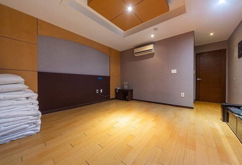 Мотель Seosan Neotel