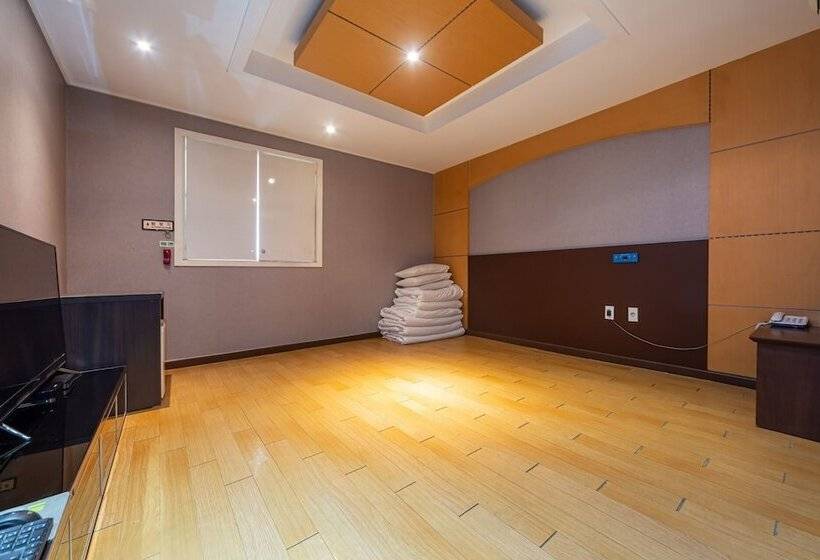 Мотель Seosan Neotel