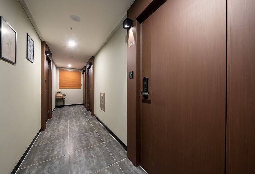 Мотель Songtan Hotel Corner Inn