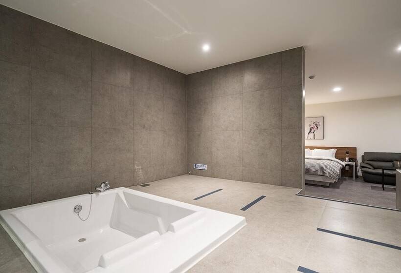 Мотель Suwon Guundong Hotel And