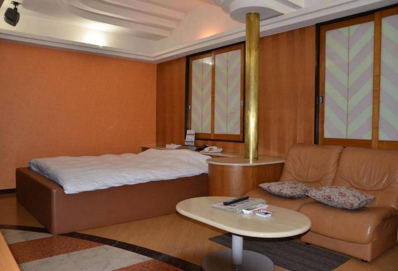 汽车旅馆  Takao Asiel