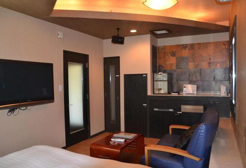 汽车旅馆  Takao Asiel