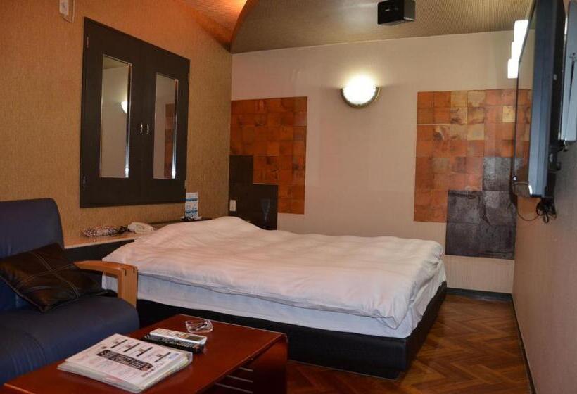 汽车旅馆  Takao Asiel