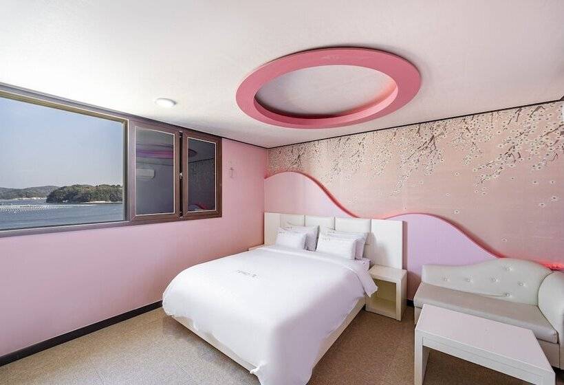 Motel Tongyeong Rock