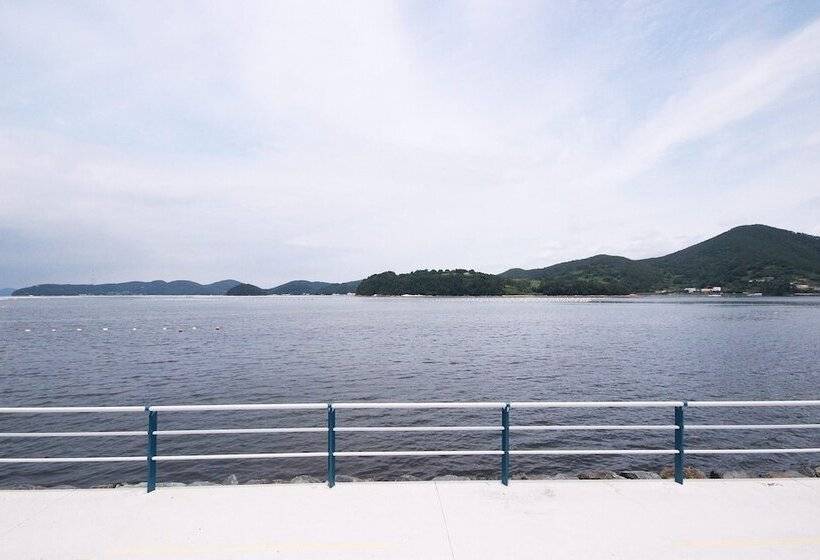 Motel Tongyeong Rock