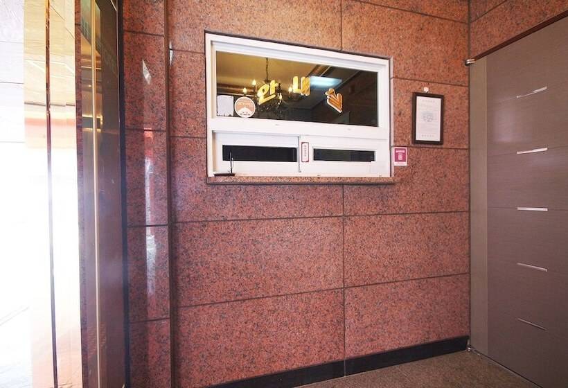 Motel Tongyeong Rock