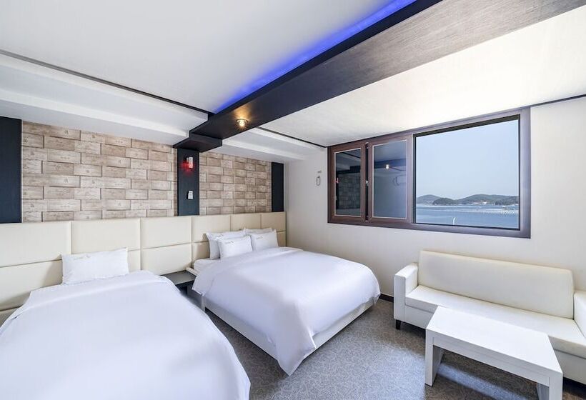 Motel Tongyeong Rock