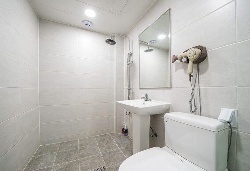 Motel Yangyang Yuchaekkotyanggicheoreom