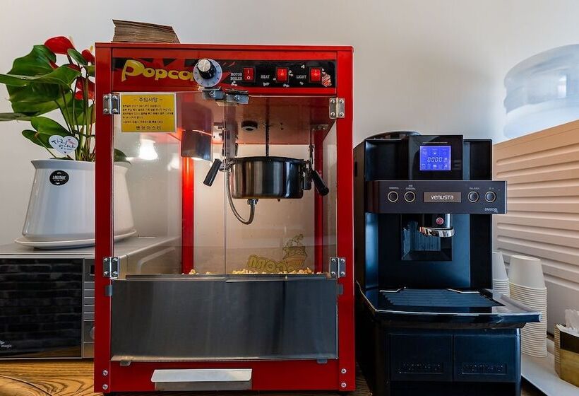 Мотель Yeongdong The J